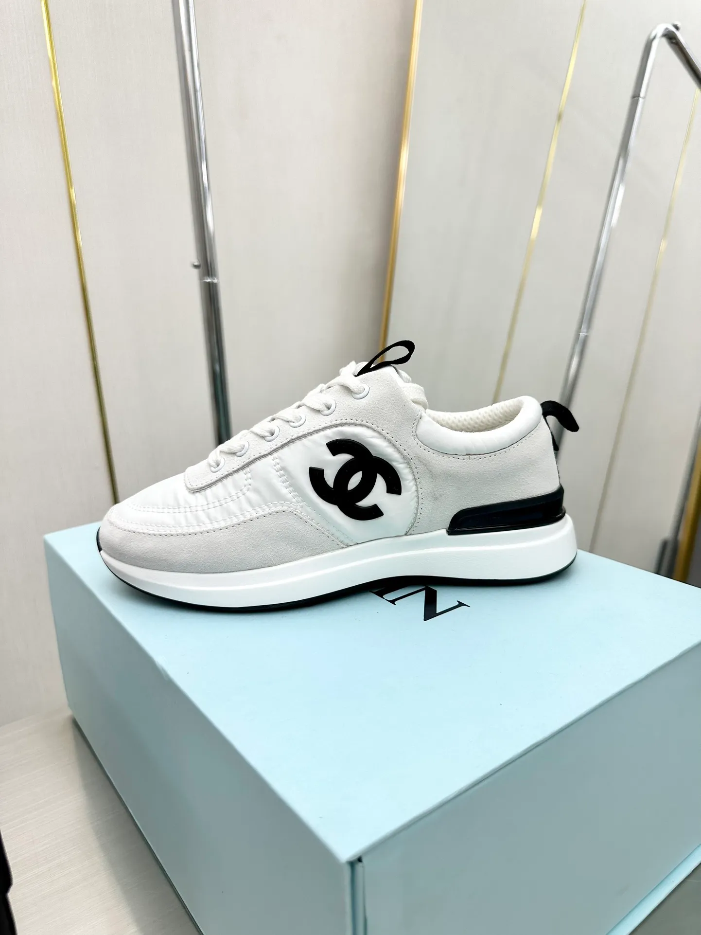 👟👟Ex-factory price 520 🌈🌈 Women's shoes Women's clothing CHANEL Chanel thick-soled panda sneakers Panda biscuit shoes Chanel 2023ss hot panda shoes🐼Colorful thick-soled casual sports shoes sneakers Counter synchronization The counter is very popular Very difficult to buy a shoe The most popular thick-soled panda shoes on the Internet It is conceivable that Xiaoxiang control cannot miss it Simple and versatile white shoes that coexist with good looks and comfort. Thick soles increase height and are super versatile. You can wear them with your eyes closed😍Whoever wears them will look better. Upper: calfskin. Lining: imported sheepskin lining. Outsole: T👟👟Ex-factory price. Original outsole. Size: 35-40 (41 42 customized.